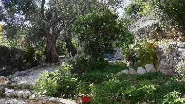 Apartment with Balcony in Okrug Gornji