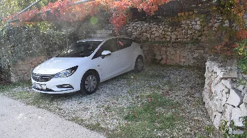 Apartment with Balcony in Okrug Gornji