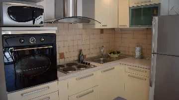 Two-Bedroom Apartment for 4 in Okrug Gornji