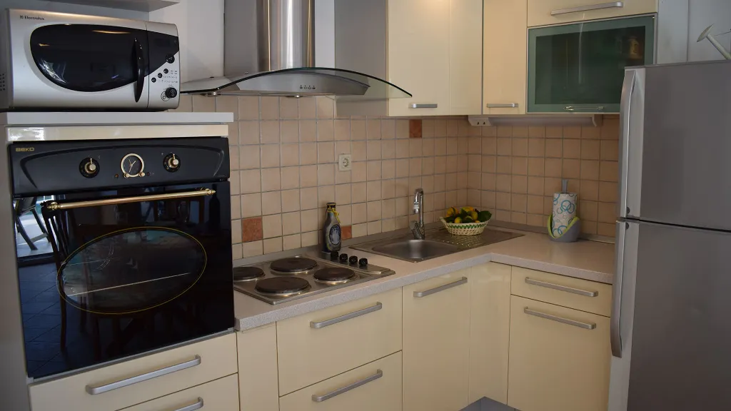 Two-Bedroom Apartment for 4 in Okrug Gornji