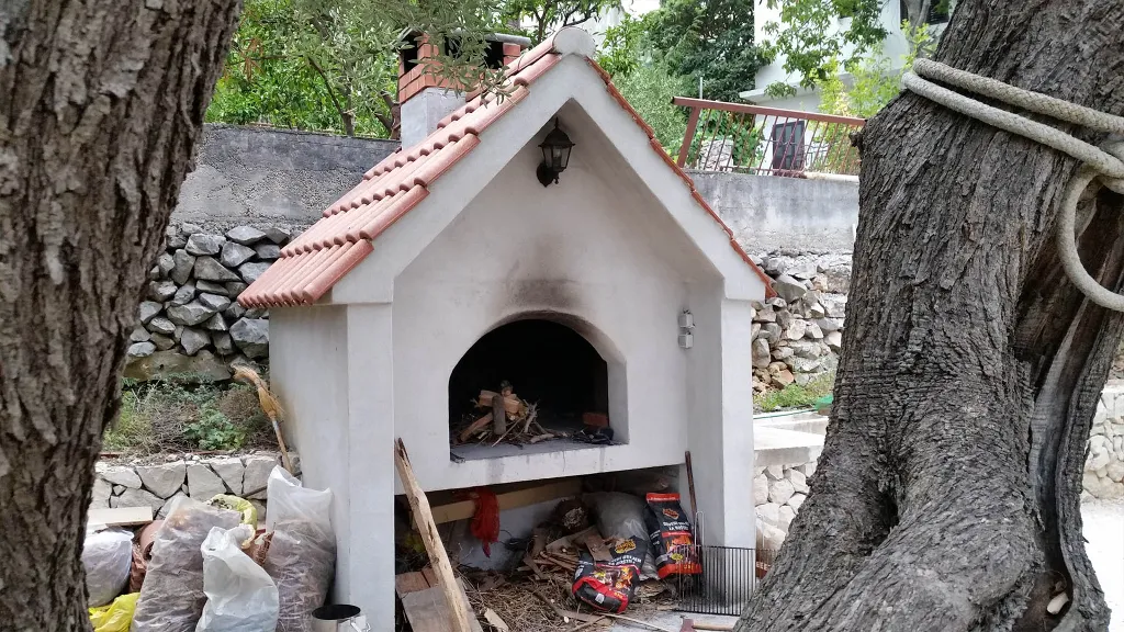 Two-Bedroom Apartment for 4 in Okrug Gornji