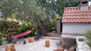 Two-Bedroom Apartment for 4 in Okrug Gornji