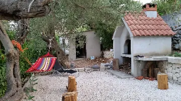 Two-Bedroom Apartment for 4 in Okrug Gornji