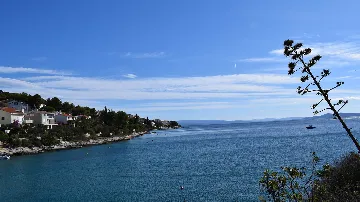 Two-Bedroom Apartment for 4 in Okrug Gornji