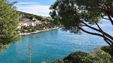 Two-Bedroom Apartment for 4 in Okrug Gornji