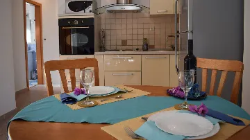 Two-Bedroom Apartment for 4 in Okrug Gornji