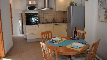 Two-Bedroom Apartment for 4 in Okrug Gornji