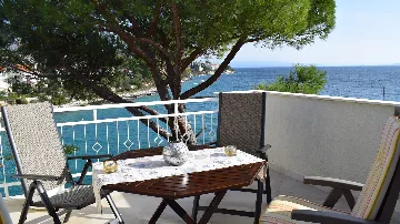 Two-Bedroom Apartment for 4 in Okrug Gornji