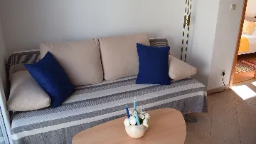 Two-Bedroom Apartment for 4 in Okrug Gornji