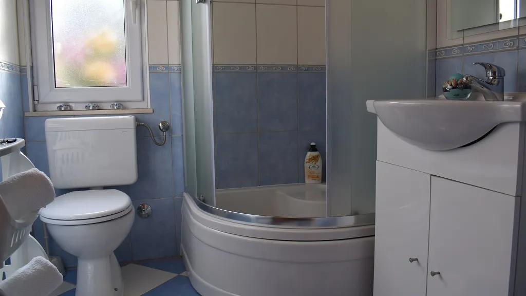 Two-Bedroom Apartment for 4 in Okrug Gornji