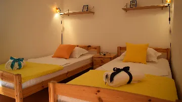 Two-Bedroom Apartment for 4 in Okrug Gornji