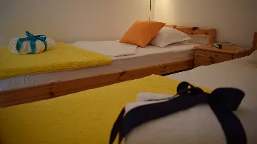 Two-Bedroom Apartment for 4 in Okrug Gornji