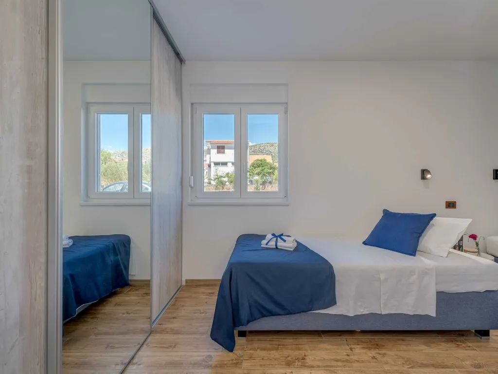 Trogir Apartment with Jacuzzi and Garden