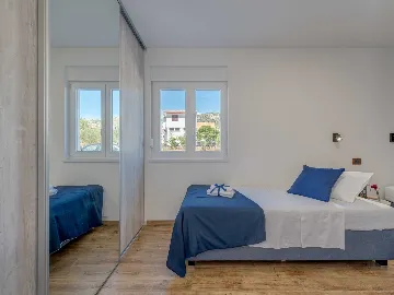 Trogir Apartment with Jacuzzi and Garden