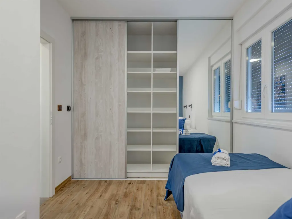 Trogir Apartment with Jacuzzi and Garden