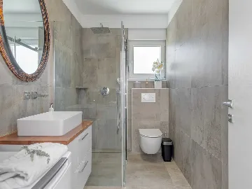 Trogir Apartment with Jacuzzi and Garden