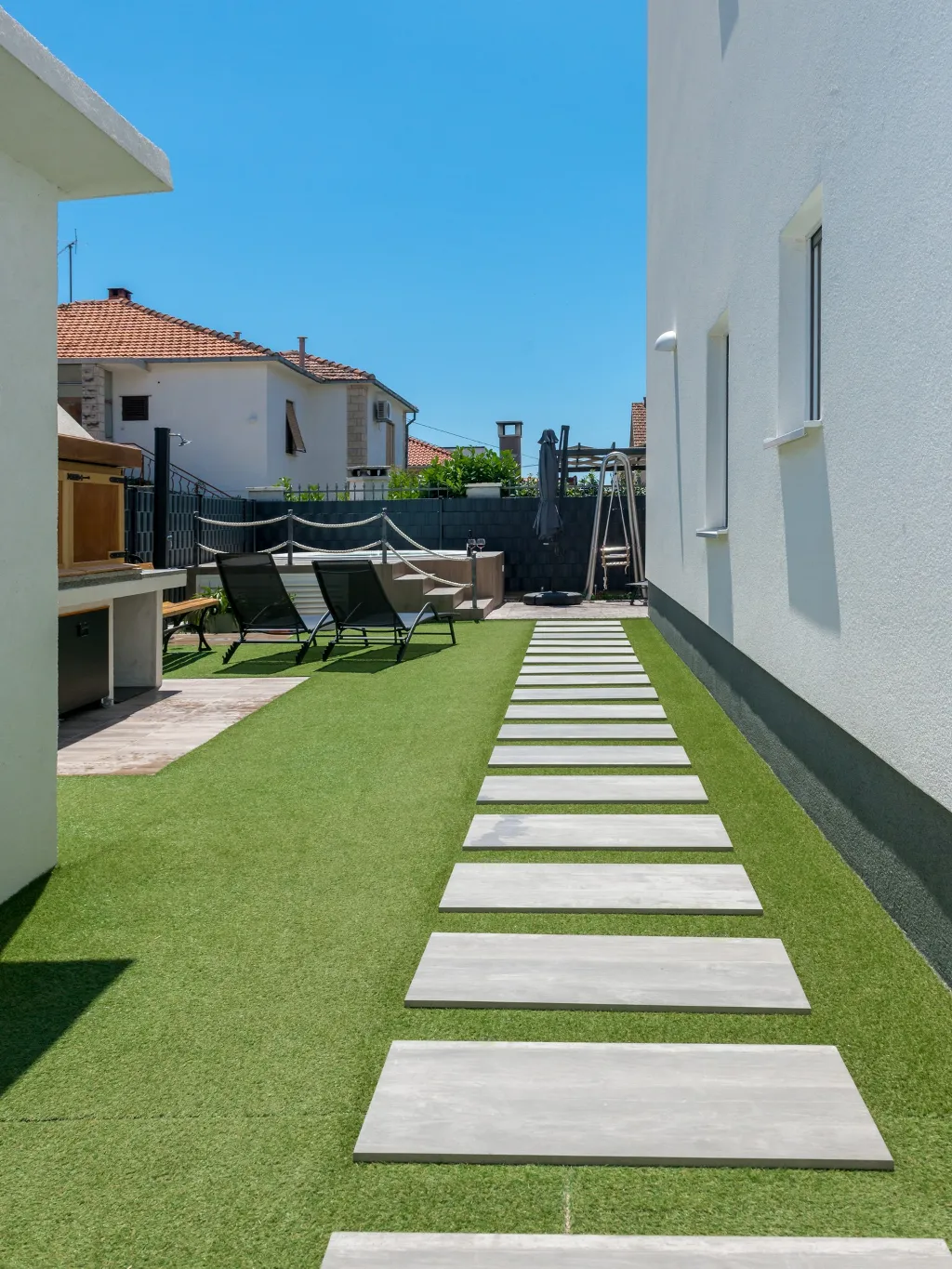 Trogir Apartment with Jacuzzi and Garden