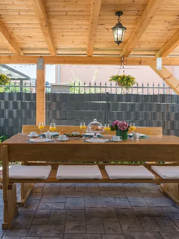 Trogir Apartment with Jacuzzi and Garden