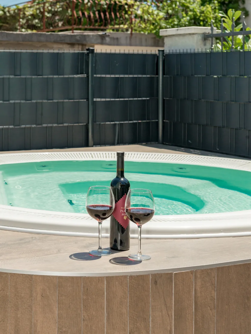 Trogir Apartment with Jacuzzi and Garden