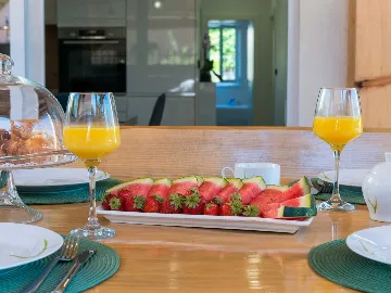 Trogir Apartment with Jacuzzi and Garden