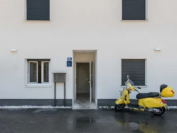 Trogir Apartment with Jacuzzi and Garden