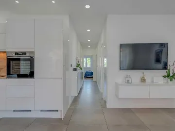 Trogir Apartment with Jacuzzi and Garden