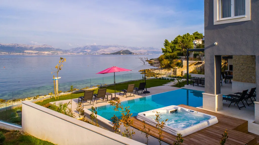 Slatine Villa with Pool for 8 Guests