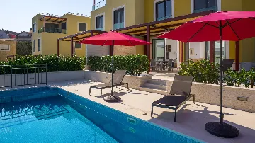 Villa for 12 Guests in Slatine with Pool