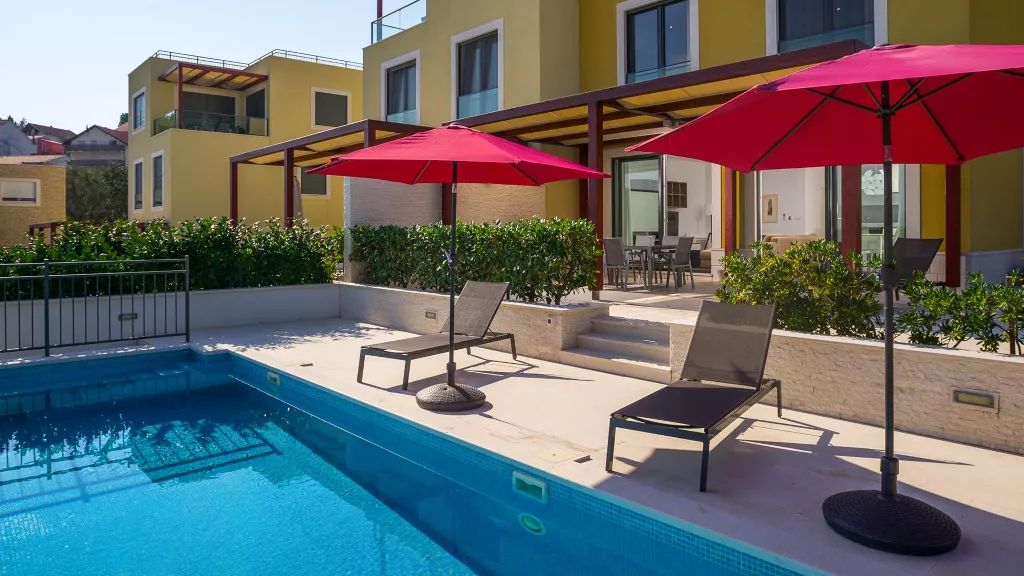 Villa for 12 Guests in Slatine with Pool