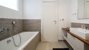 Villa for 12 Guests in Slatine with Pool