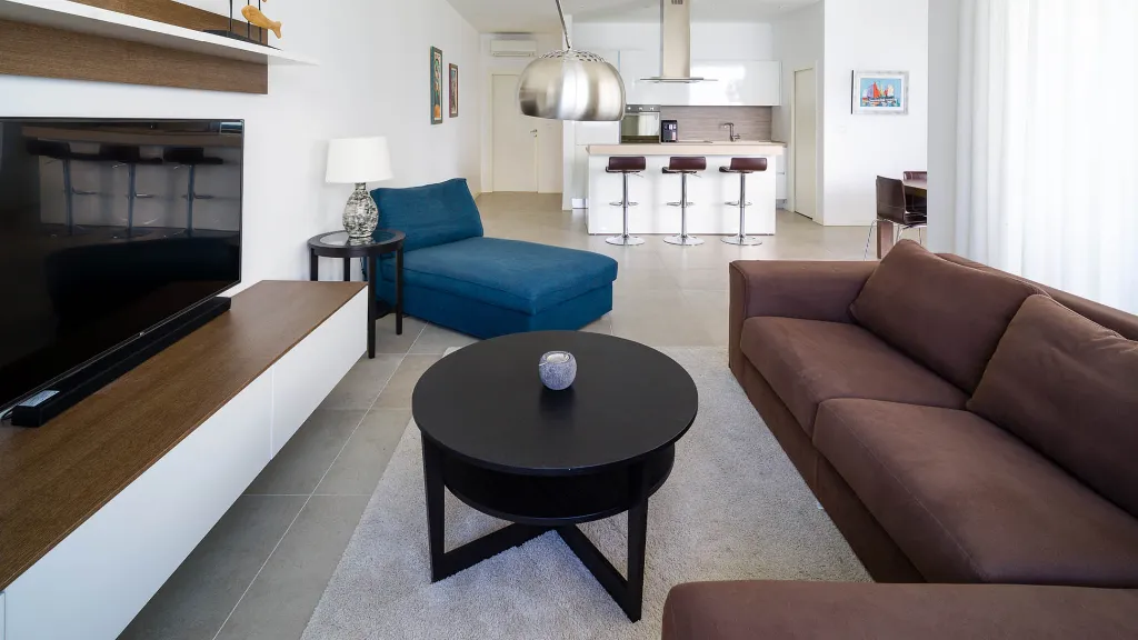 Villa for 12 Guests in Slatine with Pool