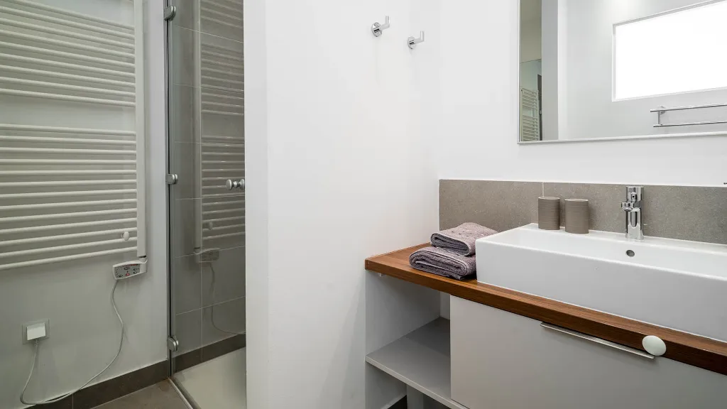 Villa for 12 Guests in Slatine with Pool