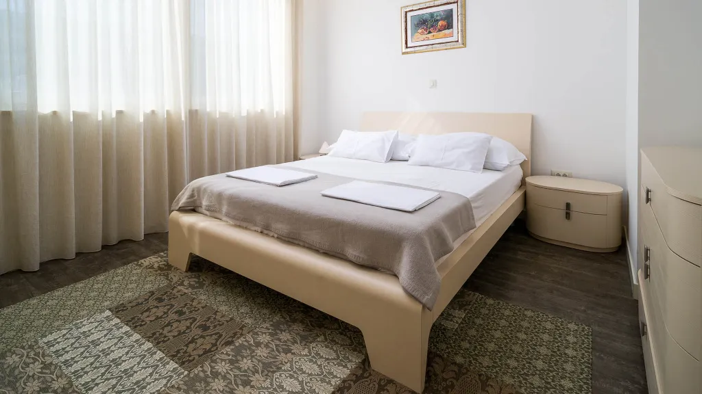 Villa for 12 Guests in Slatine with Pool
