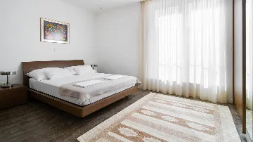 Villa for 12 Guests in Slatine with Pool