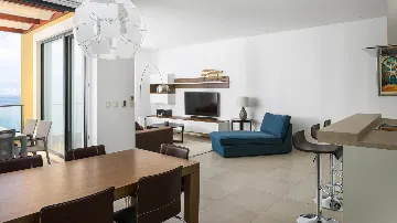 Villa for 12 Guests in Slatine with Pool