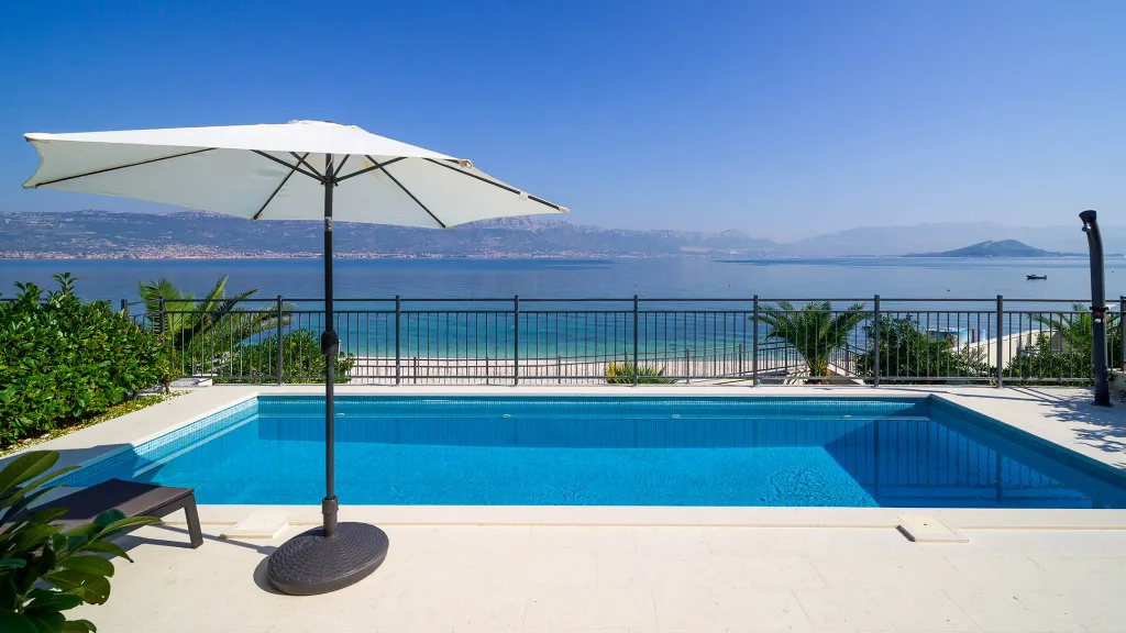 Slatine Villa with Pool for 12 Guests
