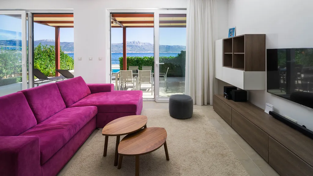 6-Bedroom Villa in Slatine for 12 Guests