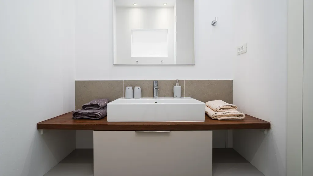 6-Bedroom Villa in Slatine for 12 Guests