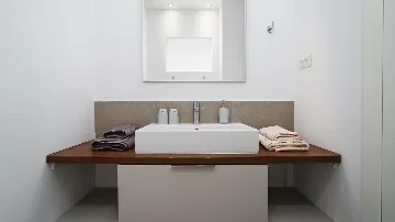 6-Bedroom Villa in Slatine for 12 Guests