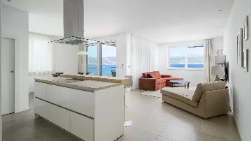 6-Bedroom Villa in Slatine for 12 Guests