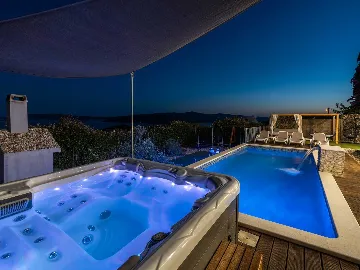 Villa with Pool and Jacuzzi in Seget Vranjica