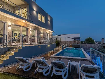 Villa with Pool and Jacuzzi in Seget Vranjica