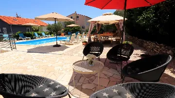 Holiday House with Pool in Okrug Gornji