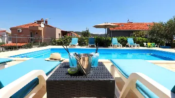 Holiday House with Pool in Okrug Gornji