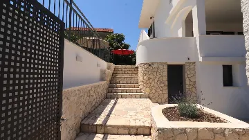 Holiday House with Pool in Okrug Gornji