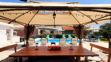 Holiday House with Pool in Okrug Gornji