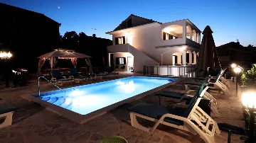 Holiday House with Pool in Okrug Gornji