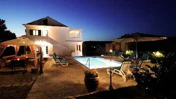 Holiday House with Pool in Okrug Gornji