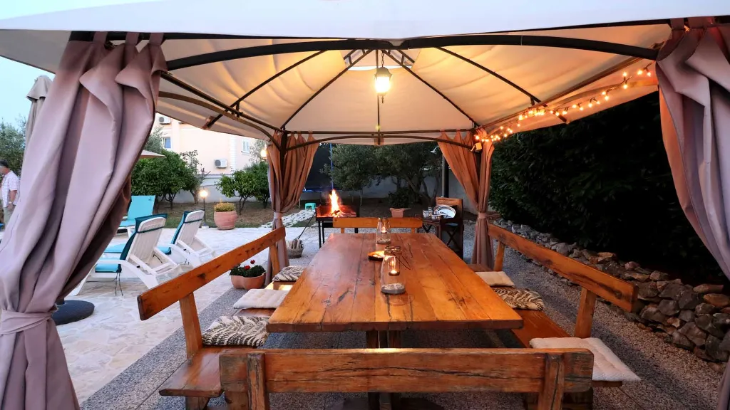 Holiday House with Pool in Okrug Gornji