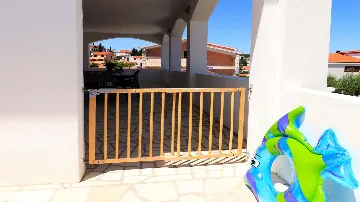 Holiday House with Pool in Okrug Gornji